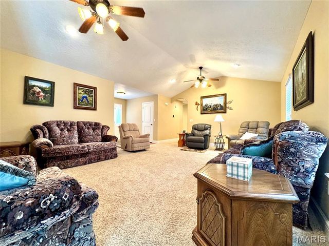 2206 Cherry Blossom Cir. Circle, Lebanon, MO 65536