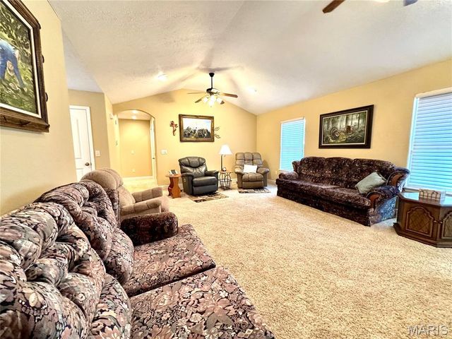 2206 Cherry Blossom Cir. Circle, Lebanon, MO 65536