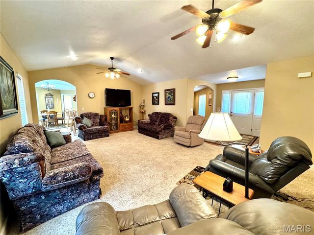 2206 Cherry Blossom Cir. Circle, Lebanon, MO 65536