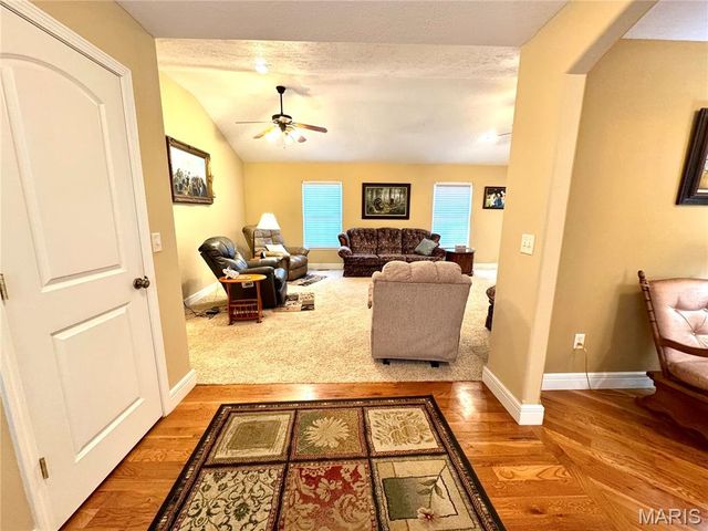 2206 Cherry Blossom Cir. Circle, Lebanon, MO 65536