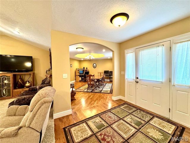 2206 Cherry Blossom Cir. Circle, Lebanon, MO 65536