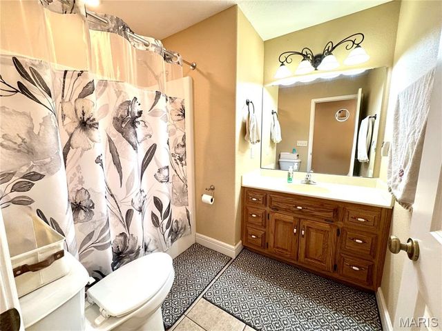 2206 Cherry Blossom Cir. Circle, Lebanon, MO 65536