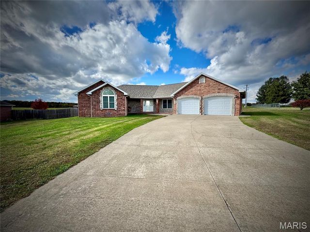 2206 Cherry Blossom Cir. Circle, Lebanon, MO 65536