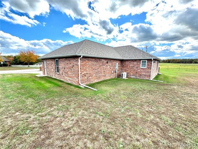 2206 Cherry Blossom Cir. Circle, Lebanon, MO 65536