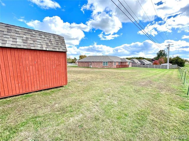 2206 Cherry Blossom Cir. Circle, Lebanon, MO 65536