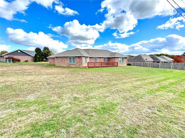 2206 Cherry Blossom Cir. Circle, Lebanon, MO 65536