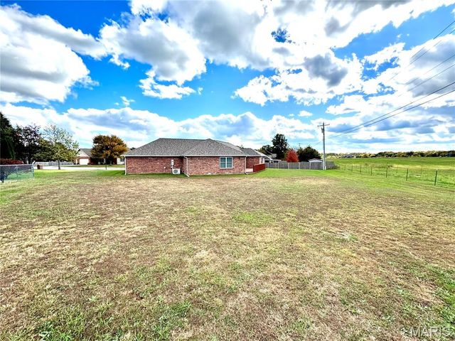 2206 Cherry Blossom Cir. Circle, Lebanon, MO 65536
