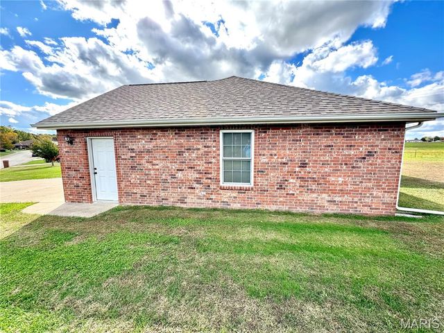 2206 Cherry Blossom Cir. Circle, Lebanon, MO 65536