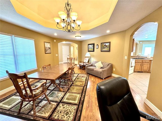 2206 Cherry Blossom Cir. Circle, Lebanon, MO 65536