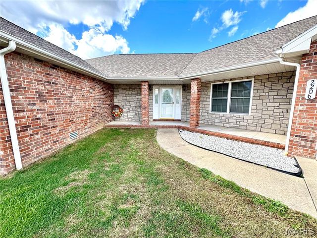 2206 Cherry Blossom Cir. Circle, Lebanon, MO 65536