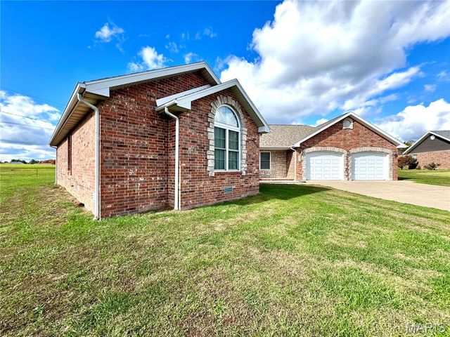 2206 Cherry Blossom Cir. Circle, Lebanon, MO 65536