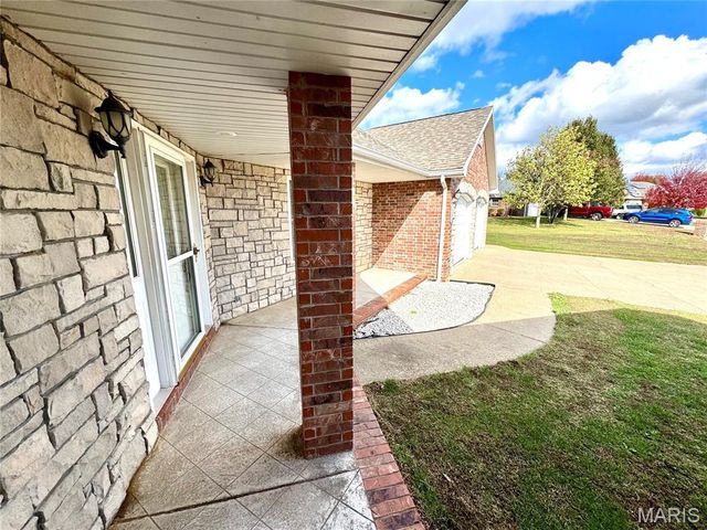 2206 Cherry Blossom Cir. Circle, Lebanon, MO 65536
