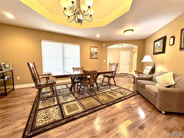 2206 Cherry Blossom Cir. Circle, Lebanon, MO 65536