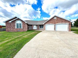 2206 Cherry Blossom Cir. Circle, Lebanon, MO 65536