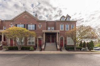 29242 W Glen Oaks, Farmington Hills, MI 48334
