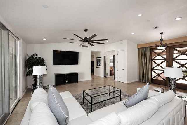 8176 E Del Barquero Drive, Scottsdale, AZ 85258