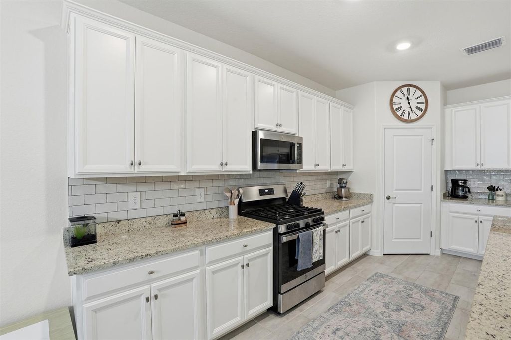 Image 13 of property listing at 17541 PALMETTO PASS LANE, Punta Gorda, FL 33982