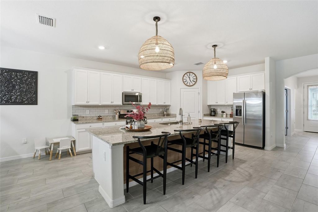 Image 5 of property listing at 17541 PALMETTO PASS LANE, Punta Gorda, FL 33982