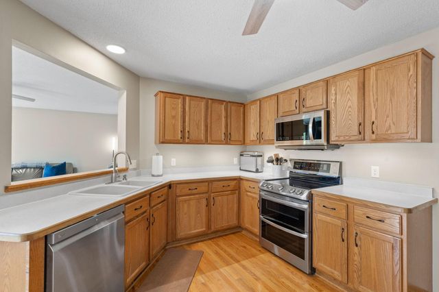 8018 Greenbriar Lane, Woodbury, MN 55125