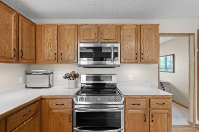 8018 Greenbriar Lane, Woodbury, MN 55125