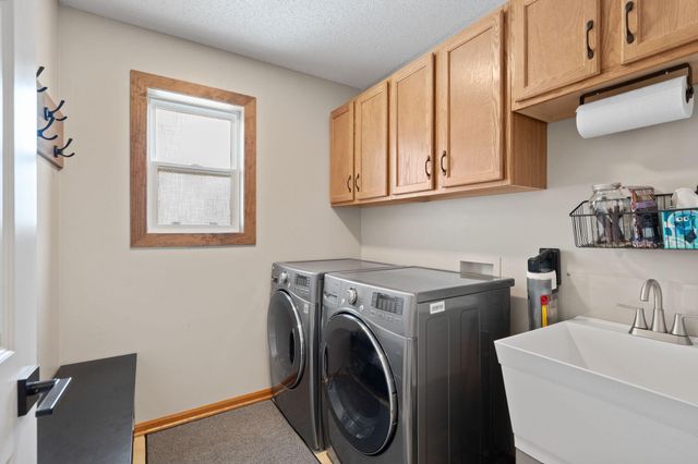 8018 Greenbriar Lane, Woodbury, MN 55125