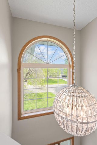 8018 Greenbriar Lane, Woodbury, MN 55125