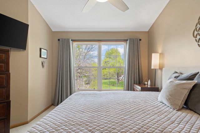 8018 Greenbriar Lane, Woodbury, MN 55125