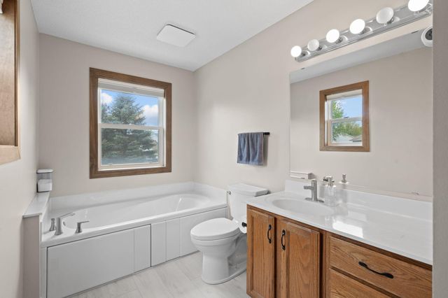 8018 Greenbriar Lane, Woodbury, MN 55125