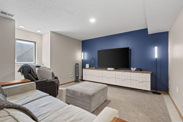 8018 Greenbriar Lane, Woodbury, MN 55125
