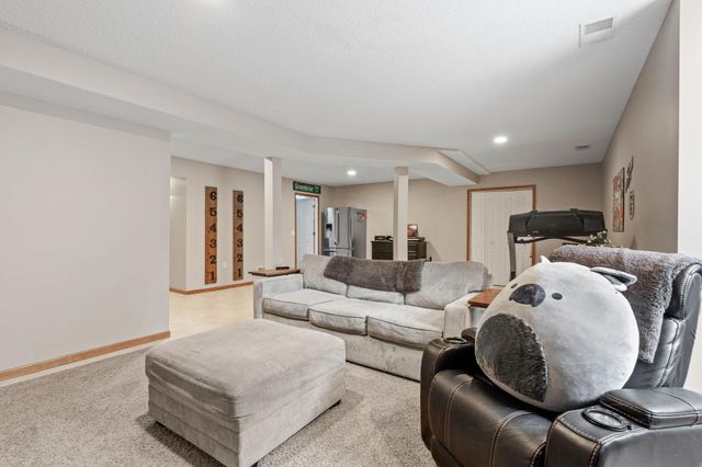 8018 Greenbriar Lane, Woodbury, MN 55125