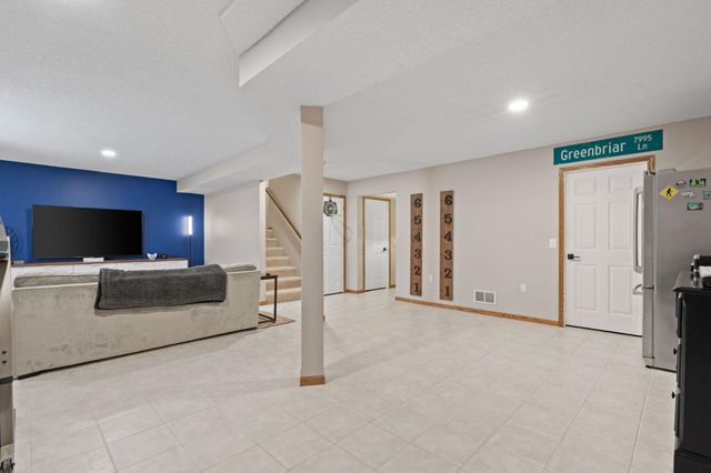 8018 Greenbriar Lane, Woodbury, MN 55125