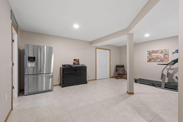 8018 Greenbriar Lane, Woodbury, MN 55125