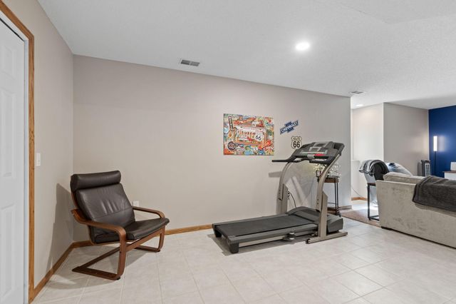 8018 Greenbriar Lane, Woodbury, MN 55125