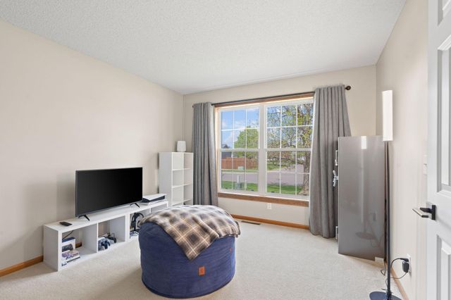 8018 Greenbriar Lane, Woodbury, MN 55125