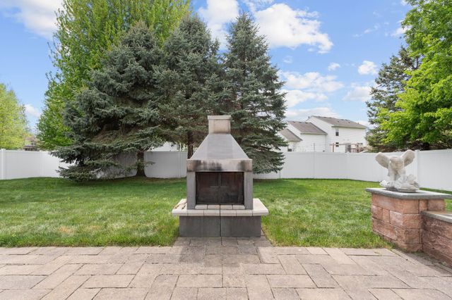 8018 Greenbriar Lane, Woodbury, MN 55125