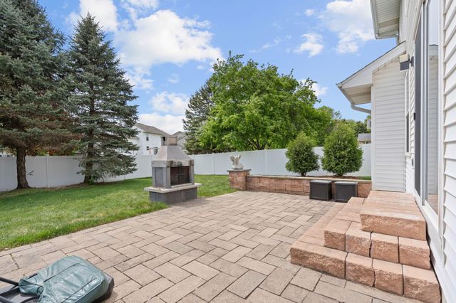 8018 Greenbriar Lane, Woodbury, MN 55125