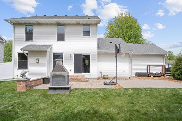8018 Greenbriar Lane, Woodbury, MN 55125
