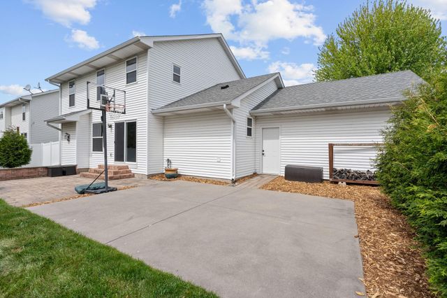 8018 Greenbriar Lane, Woodbury, MN 55125