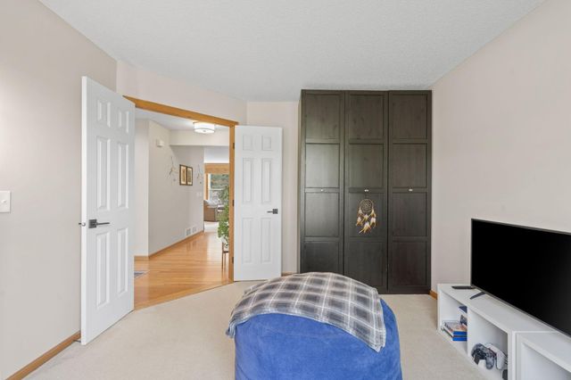 8018 Greenbriar Lane, Woodbury, MN 55125