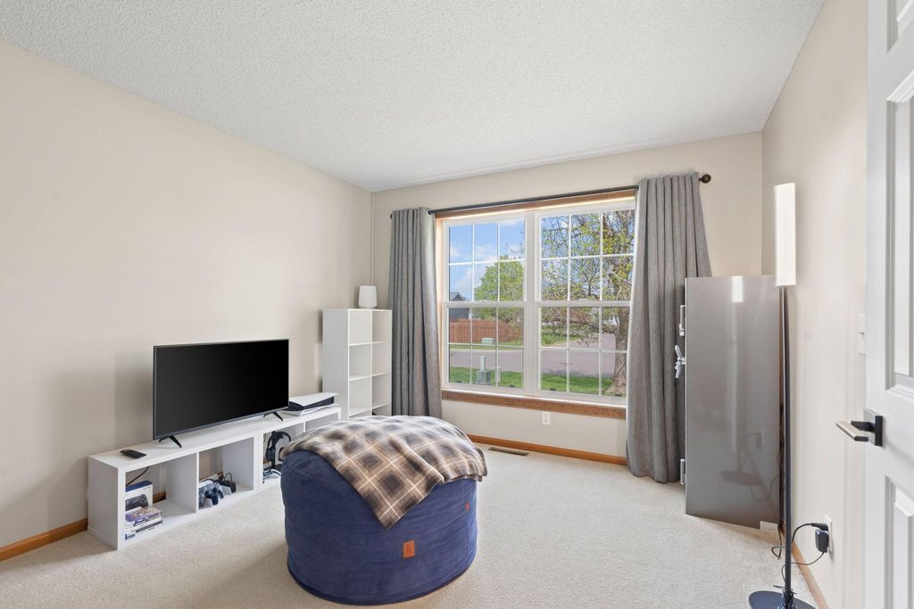 8018 Greenbriar Lane, Woodbury, MN 55125 — photo 5