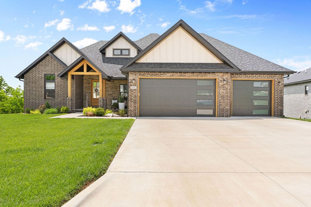 204 N Blarney Court, Nixa, MO 65714