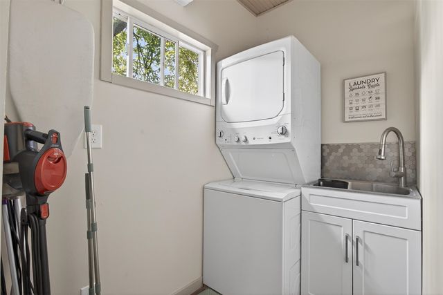 6875 Hammond Avenue, Caledonia, MI 49316