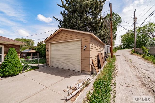 1715 Calkins Avenue, Idaho Falls, ID 83402
