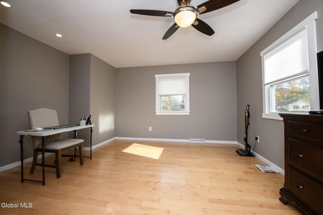 27 Wiltshire Way, Niskayuna, NY 12309