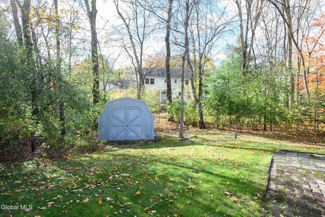 27 Wiltshire Way, Niskayuna, NY 12309