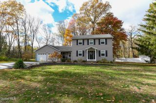 27 Wiltshire Way, Niskayuna, NY 12309