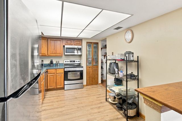 11129 Northwest Road F, Palos Hills, IL 60465