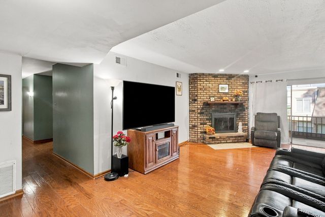 11129 Northwest Road F, Palos Hills, IL 60465