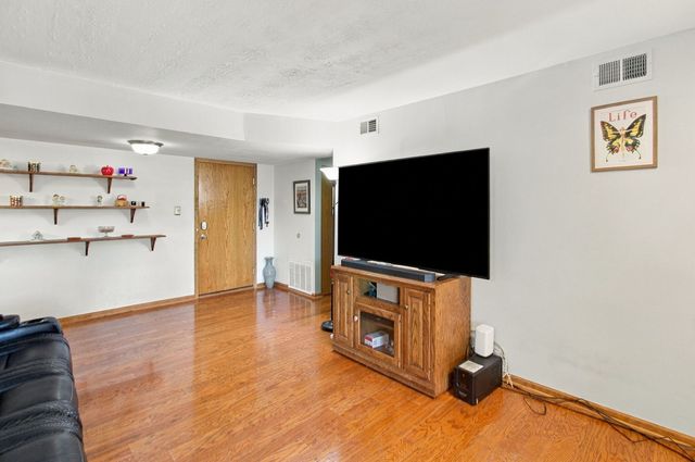 11129 Northwest Road F, Palos Hills, IL 60465