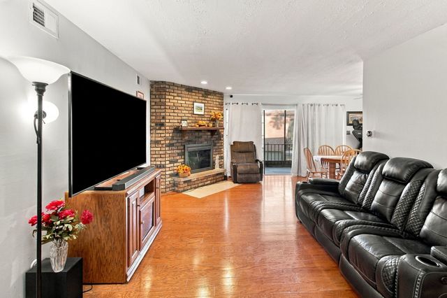 11129 Northwest Road F, Palos Hills, IL 60465